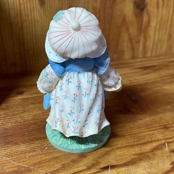 Cherished Teddies Gail 103772 Catching The First Blooms of Friendship Daisies - Picture 4 of 6